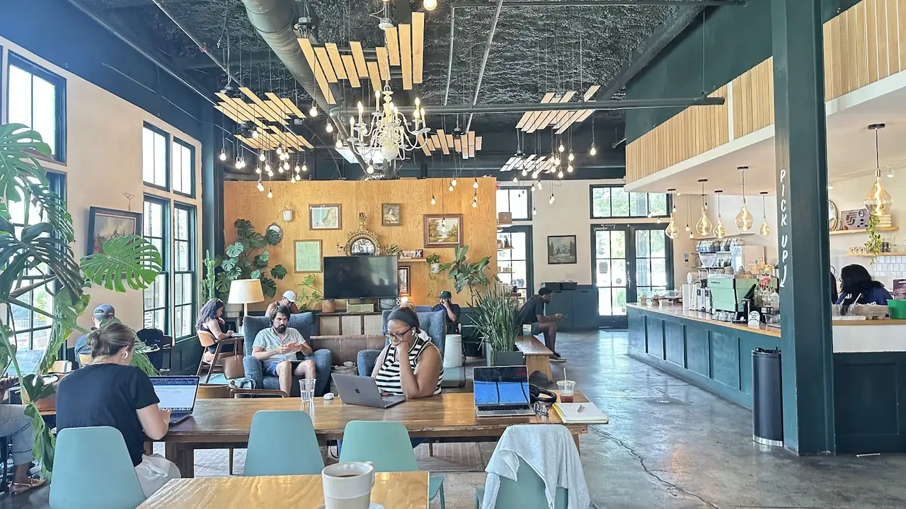 Bellwood Coffee, counter and seating