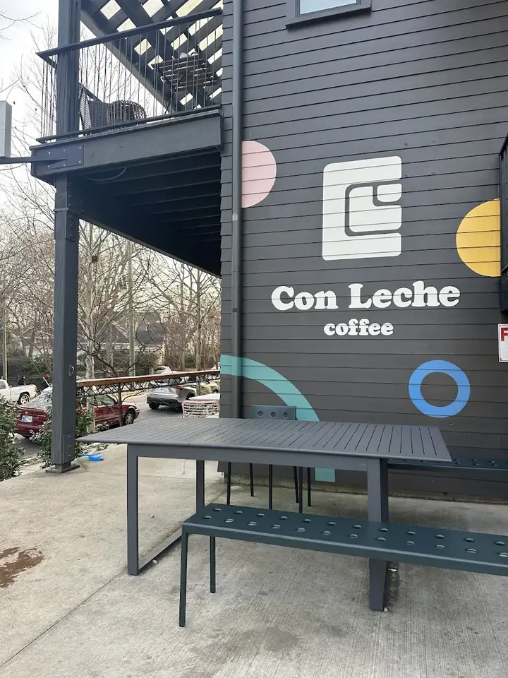 Con Leche Coffee, outside