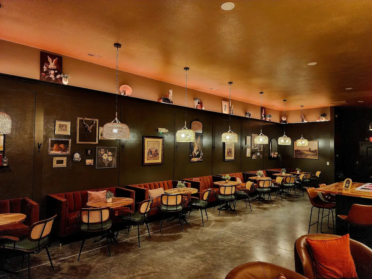 Dancing Rabbits Espresso & Wine, seating